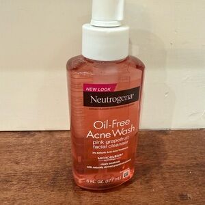 NWT Neutrogena Oil-Free Pink Grapefruit Cleanser